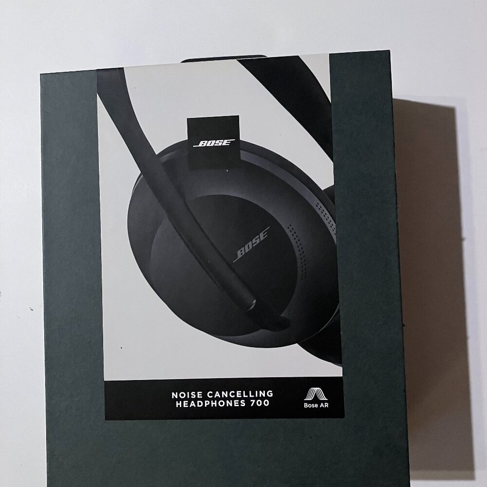 BOSE NOISE CANCELLING HEADPHONES 700